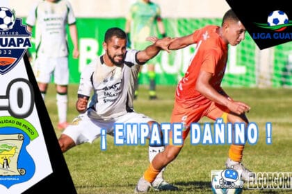 Partido Achuapa vs Mixco: Jugadores disputando el balón en el estadio Winston Pineda Gudiel durante un intenso empate sin goles.